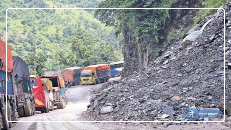 पोखरा–मुग्लिङ सडकखण्ड दुबै तर्फबाट पूर्णरूपमा अवरुद्ध